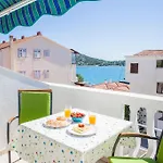 Apartman Hana - *