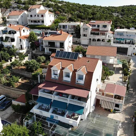 Hana - Apartment Tisno