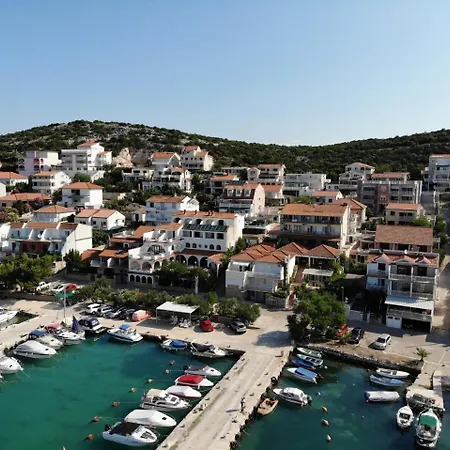 Hana - Apartment Tisno