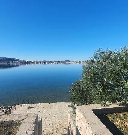 Hana - Διαμέρισμα Tisno