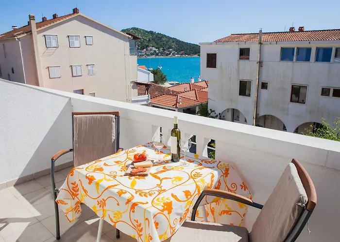 アパート Hana - *